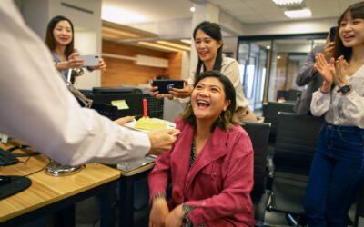 What are some meaningful ways to celebrate an employee’s work anniversary?